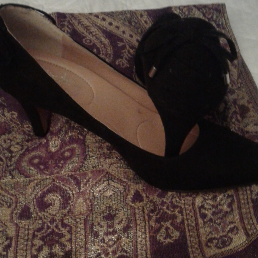 Shoes - Picture 4 of 4